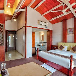 Wooden Cottage Sea View